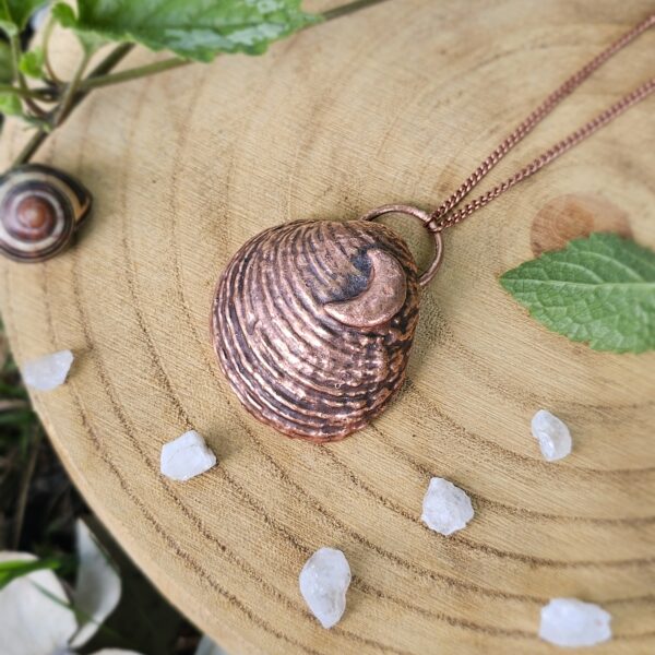 Letni Amulet z Księżycową Muszlą - miedziany